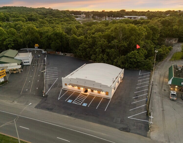 More Photos Of 111 Nashville Hwy N, Columbia Freestanding For Lease