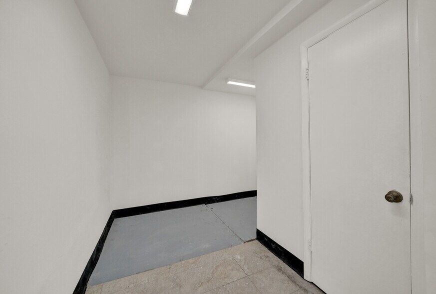 More Photos Of 311 E Commercial Blvd, Oakland Park Freestanding For Sale