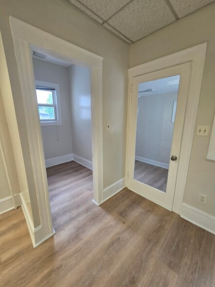 More Photos Of 7247 Amboy Rd, Staten Island Office Residential For Lease