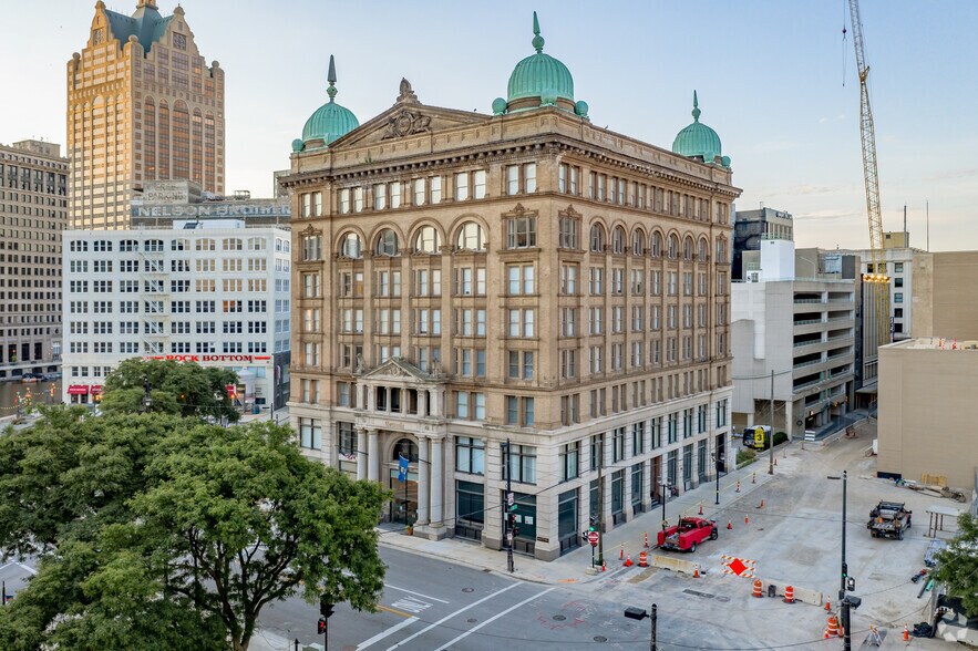 More Photos Of 135 W Wells St, Milwaukee Coworking Space