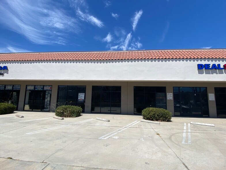 More Photos Of 21301 Vanowen St, Canoga Park Warehouse For Lease