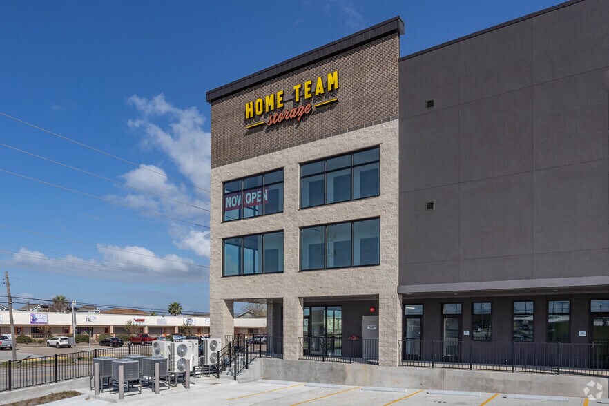 More Photos Of 6615 Stewart Rd, Galveston Self Storage For Lease