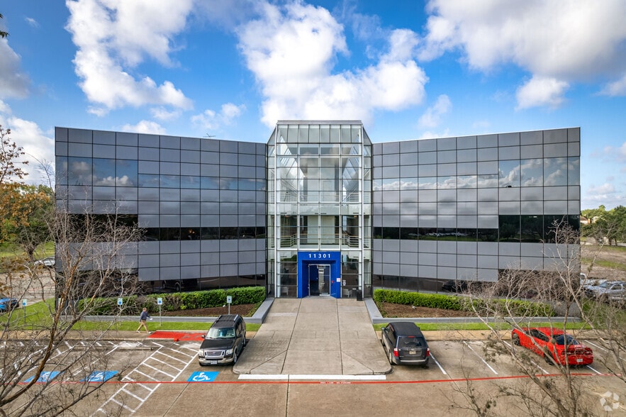 More Photos Of 11301 Fallbrook Dr, Houston Office For Lease