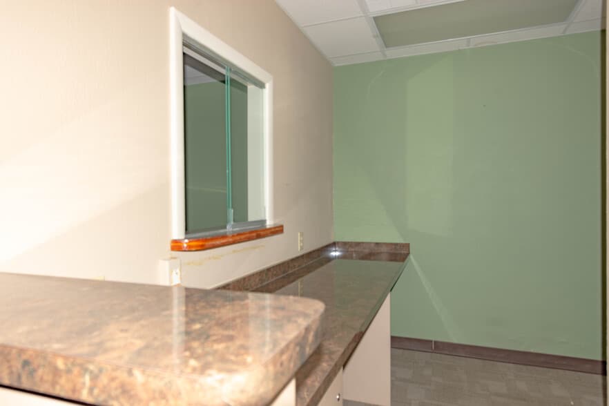More Photos Of 1401 Applewood Dr, Dalton Medical For Lease
