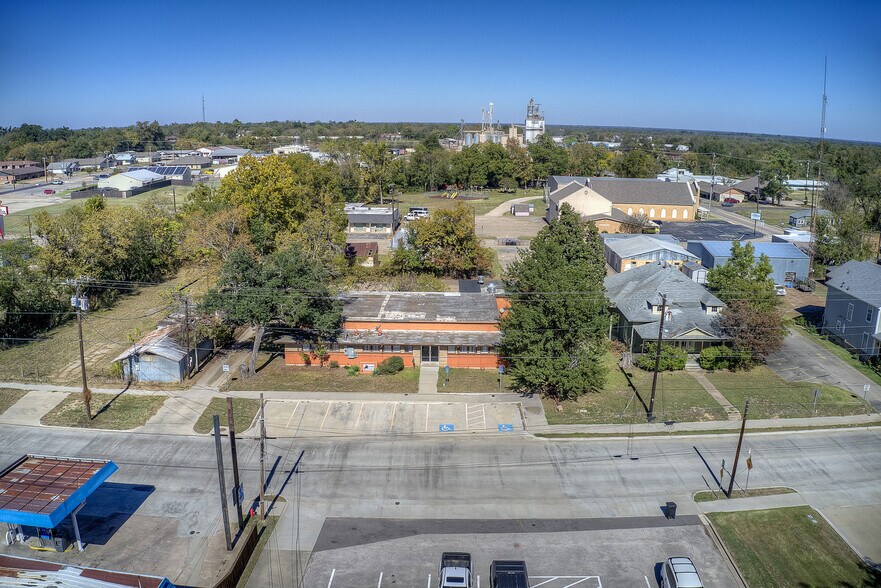 More Photos Of 217 College St, Sulphur Springs General Retail For Sale