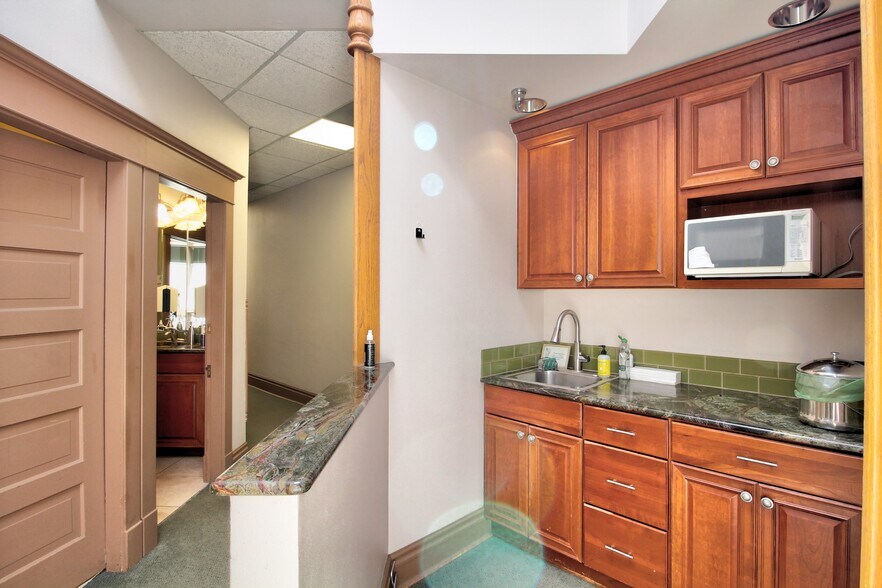 More Photos Of 1137-1141 Pearl St, Boulder Storefront Retail Office For Lease