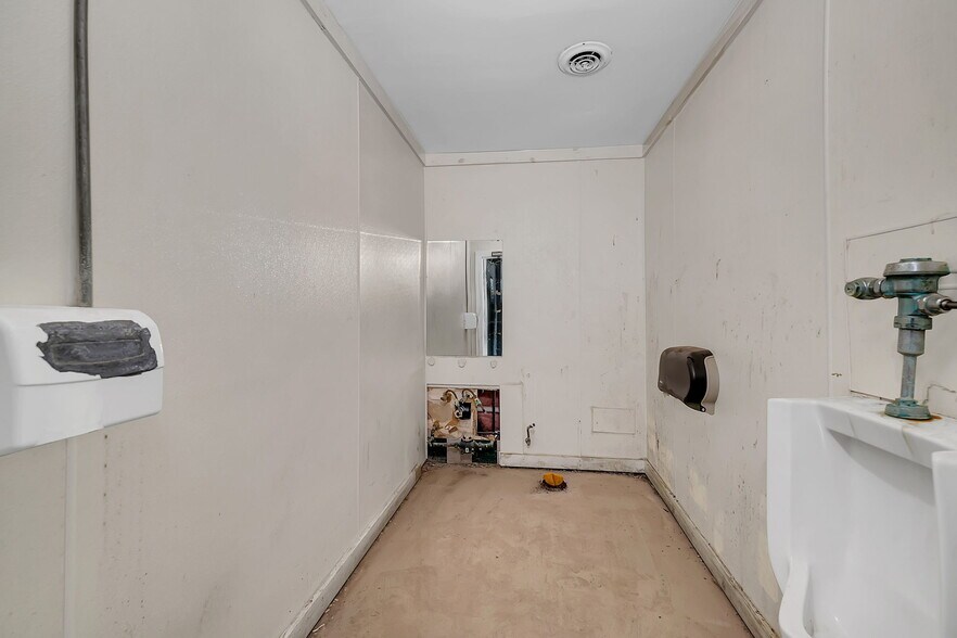 More Photos Of 2357 Plainfield Rd, Crest Hill General Retail For Lease