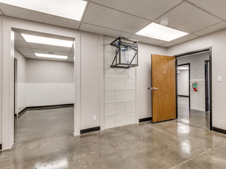 More Photos Of 9906 E 55th Pl, Tulsa Industrial For Lease