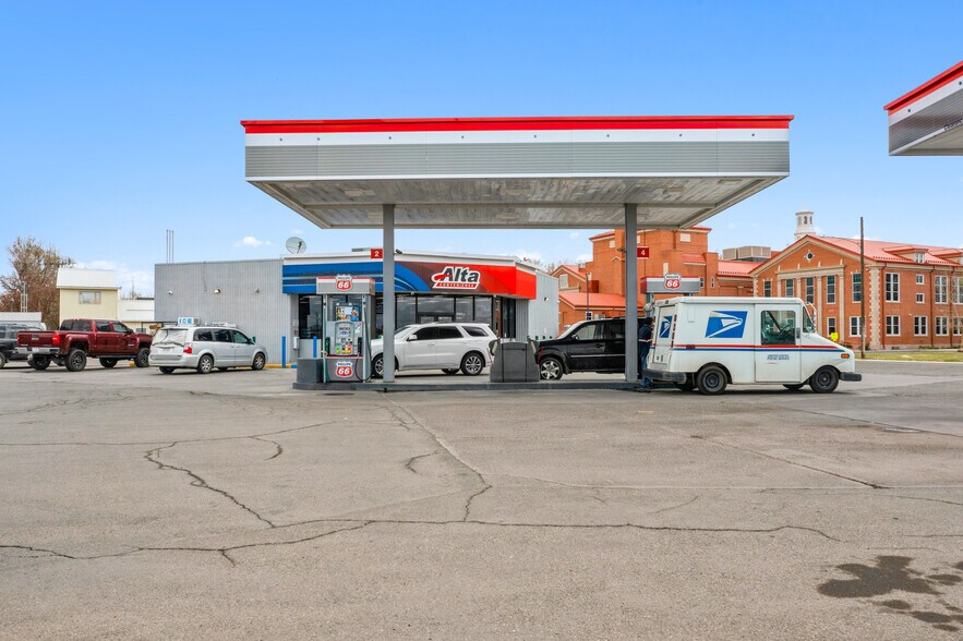 More Photos Of 1601 Main St, Alamosa Service Station For Sale