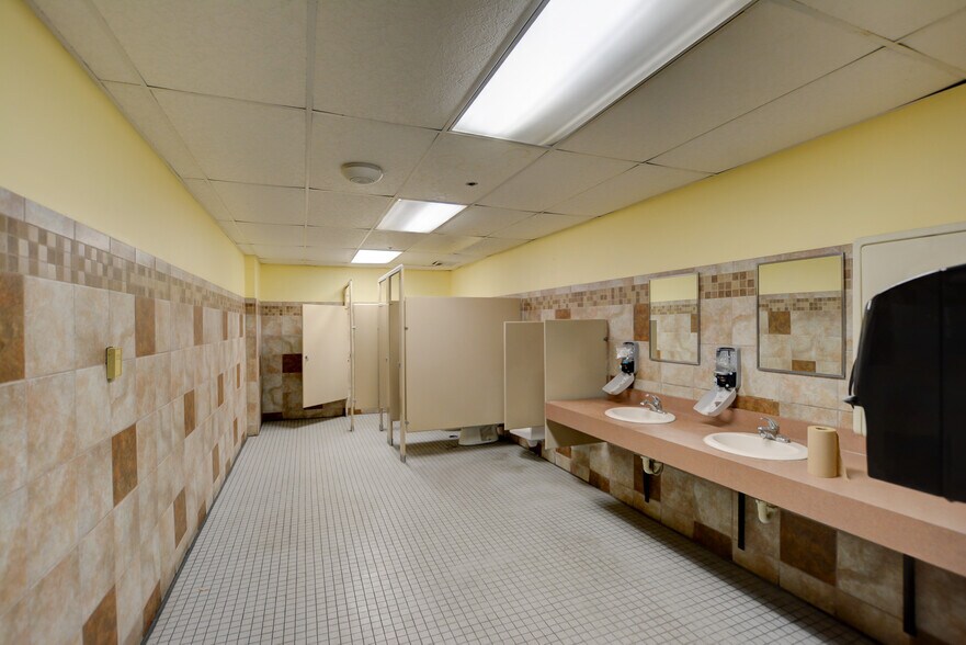 More Photos Of 1450 E Pershing Rd, Decatur Warehouse For Sale