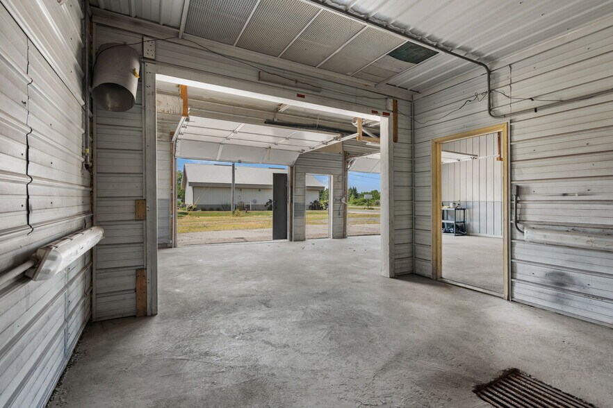 More Photos Of 3401 W Oakland Ave, Austin Truck Stop For Sale