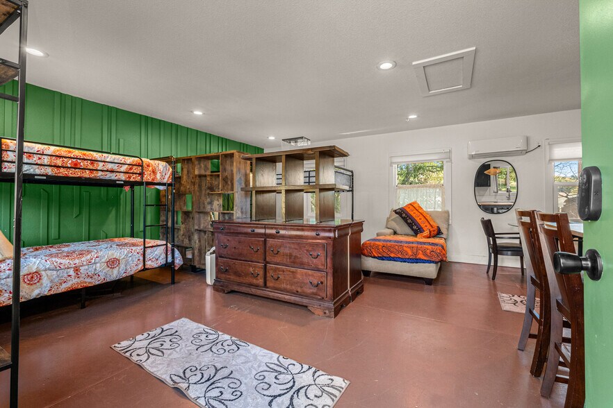 More Photos Of 320 Taylor Rd, Newcastle Specialty For Sale