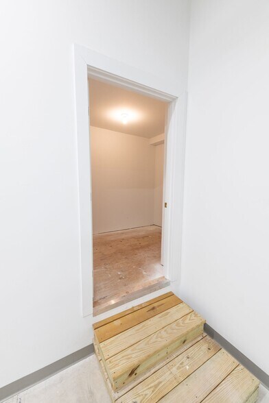 More Photos Of 32 Wall St, Madison General Retail For Lease