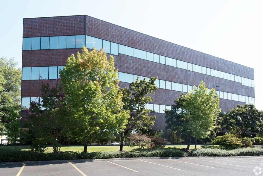 More Photos Of 1600 Executive Pky, Eugene Office For Lease