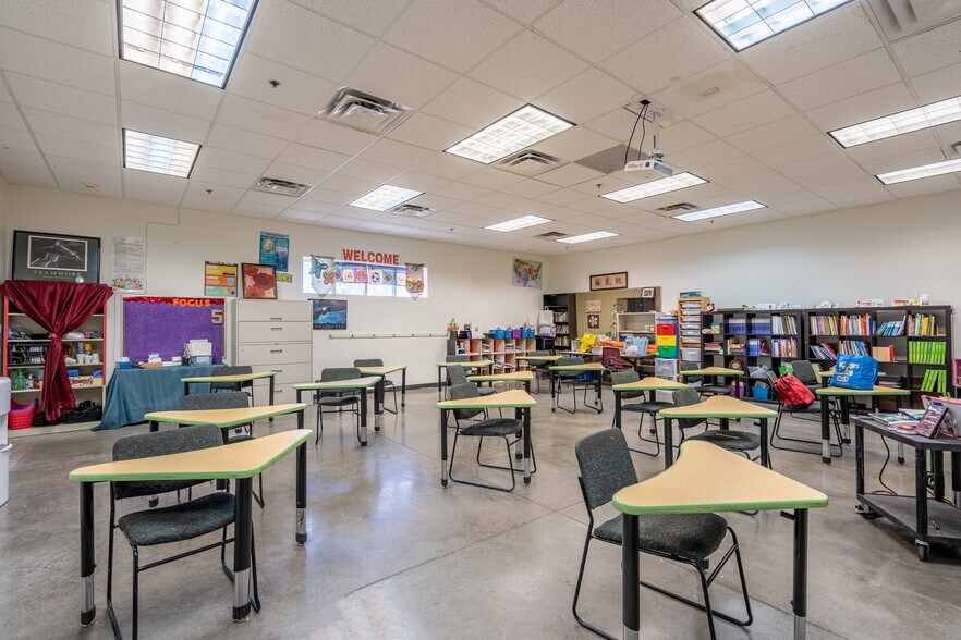 More Photos Of 17667 N 91st Ave, Peoria Schools For Sale