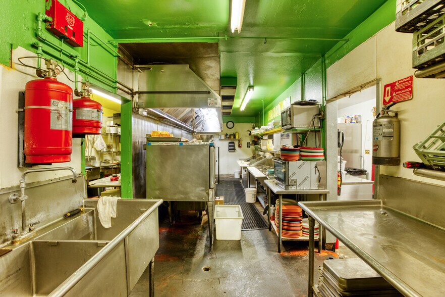 More Photos Of 410 Yakima Valley Hwy, Sunnyside General Retail For Sale