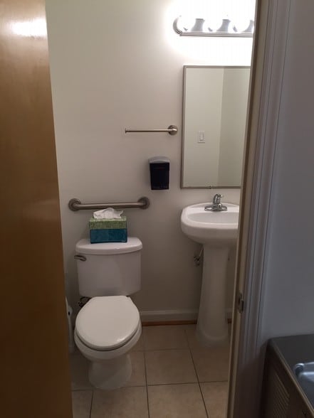 More Photos Of 6116 Rolling Rd, Springfield Medical For Sale