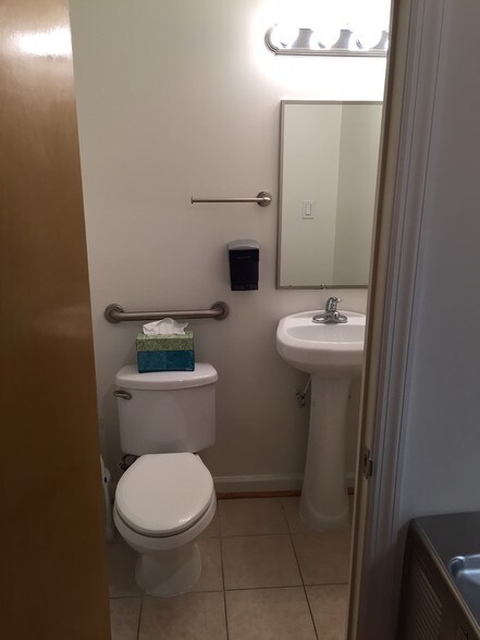 More Photos Of 6116 Rolling Rd, Springfield Medical For Sale