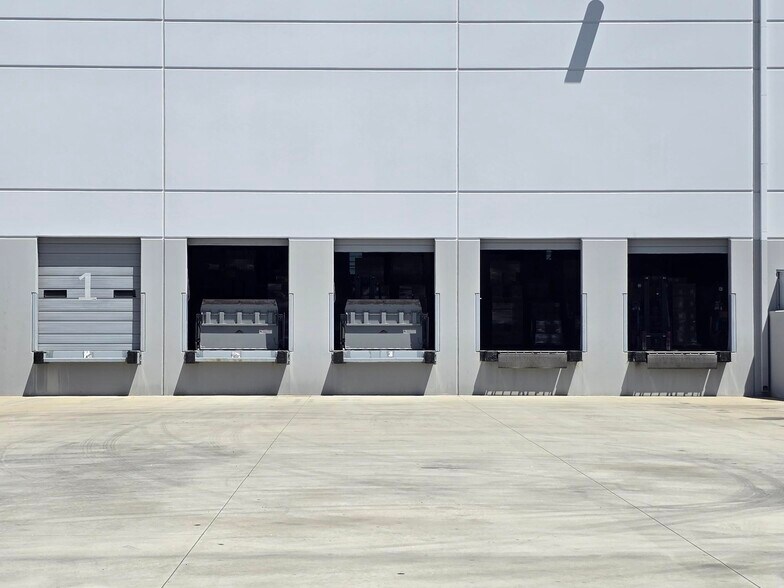 More Photos Of 510 S Magnolia Ave, Ontario Warehouse For Sale