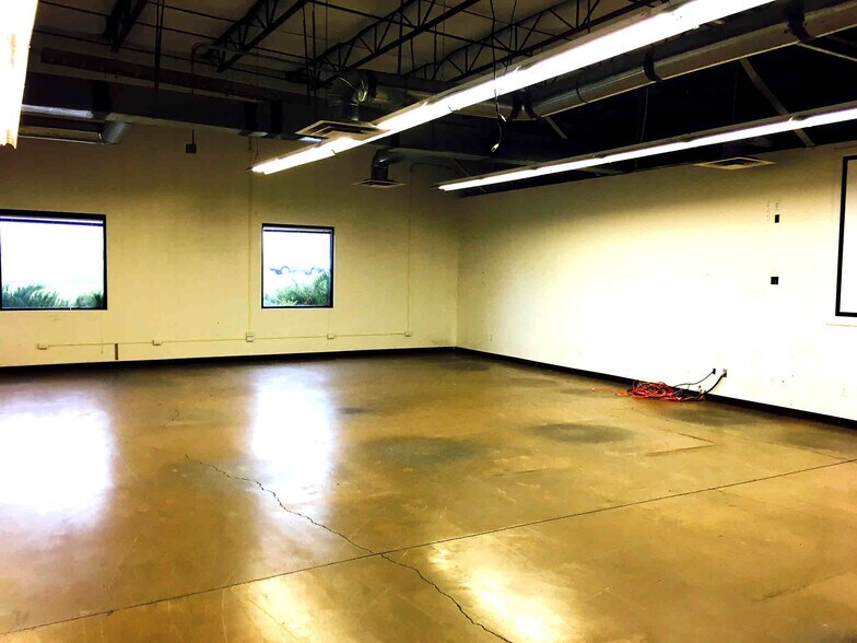 More Photos Of 925 W 200 St N, Logan Warehouse For Lease