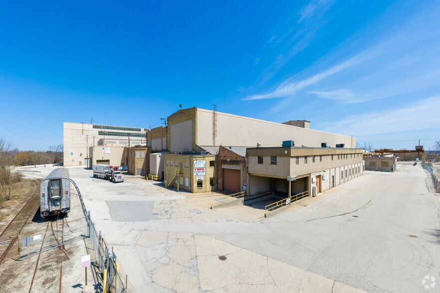 More Photos Of 6600 W Washington St, West Allis Manufacturing For Lease