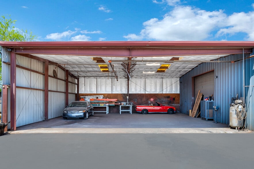 More Photos Of 2023 W Price St, Tucson Manufacturing For Sale