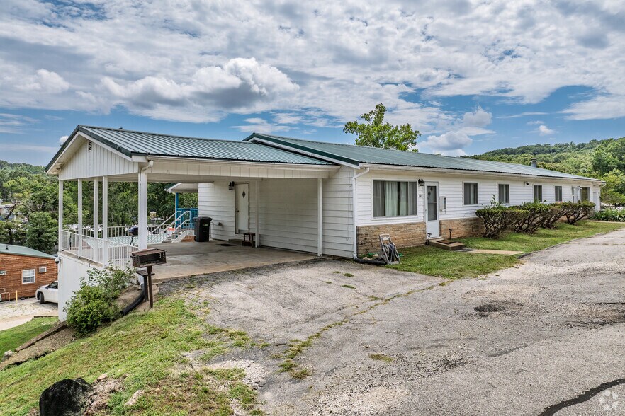 More Photos Of 1062 Susan Rd, Lake Ozark Hotel For Sale