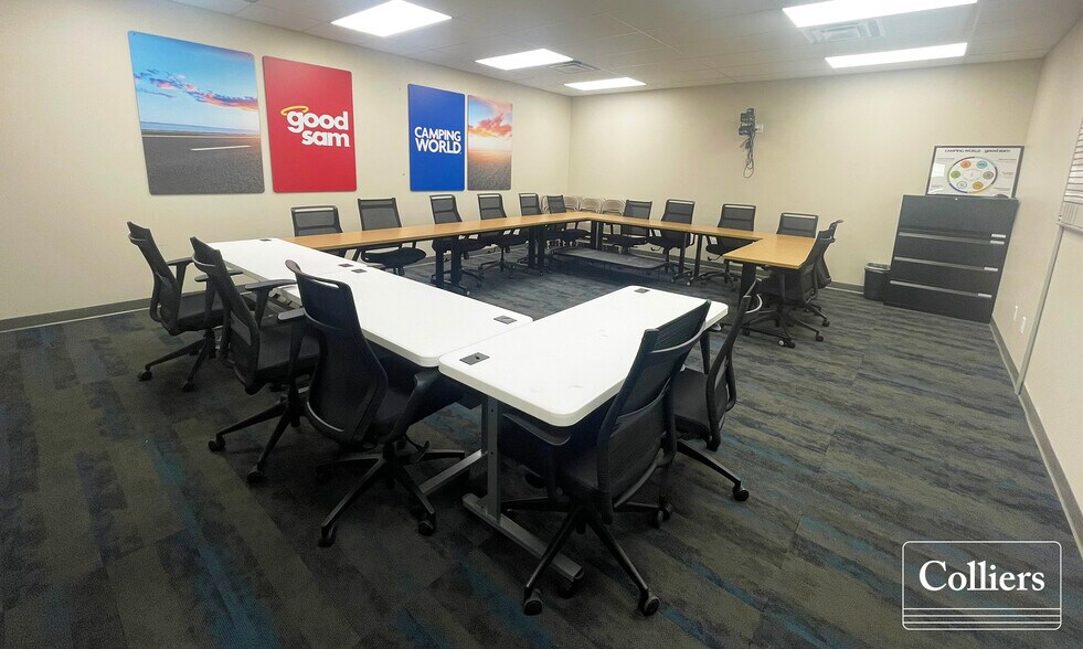 More Photos Of 5601 Alma Hwy, Van Buren Showroom For Lease