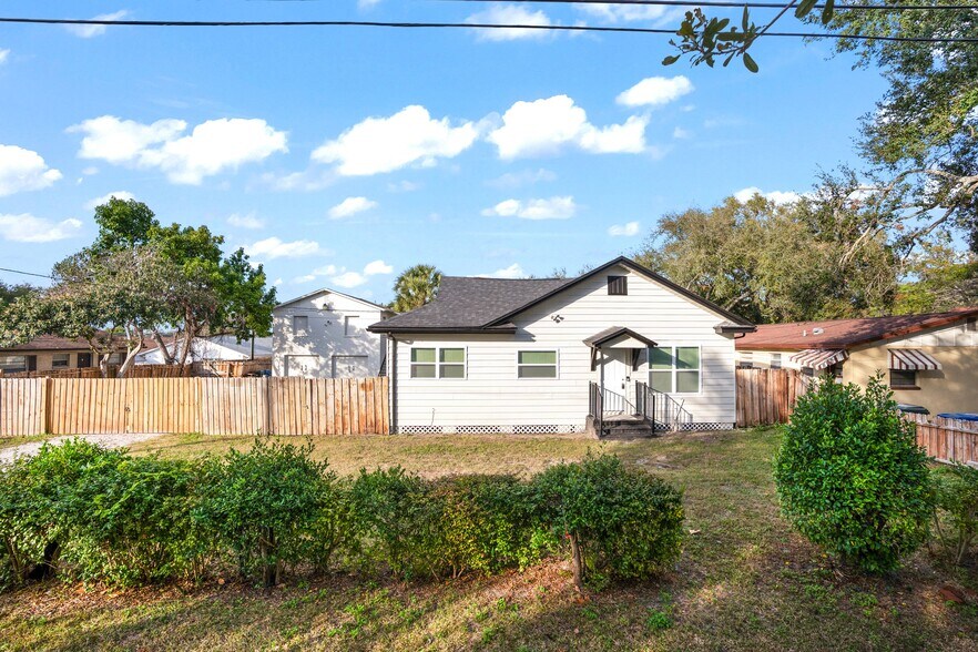 Primary Photo Of 1006 15th Ave NW, Largo Multifamily For Sale