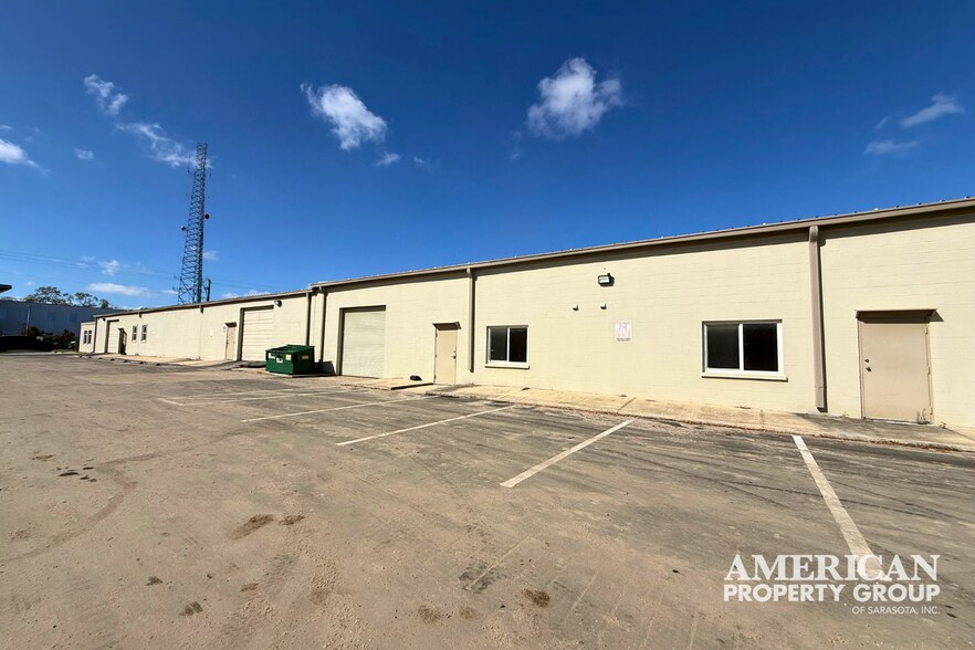 More Photos Of 6055 Porter Way, Sarasota Warehouse For Lease