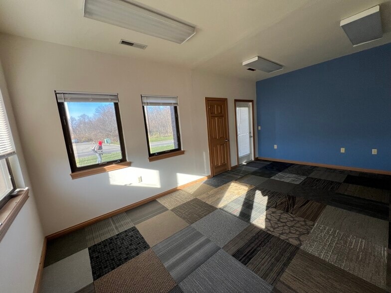 More Photos Of 1375 Kemper Meadow Dr, Forest Park Office Residential For Lease