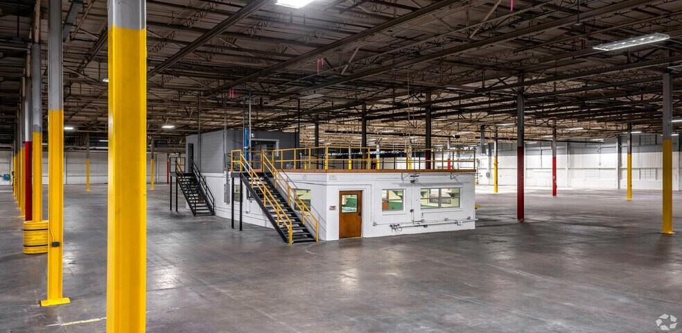 More Photos Of 851 E Maple St, Winter Garden Manufacturing For Lease