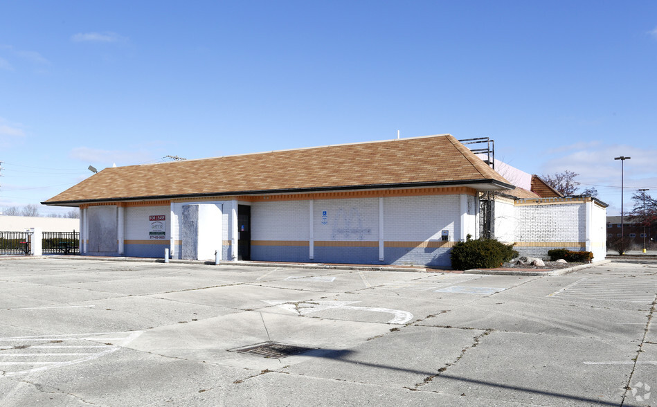 Primary Photo Of 1935 Covington Ave, Piqua Fast Food For Sale