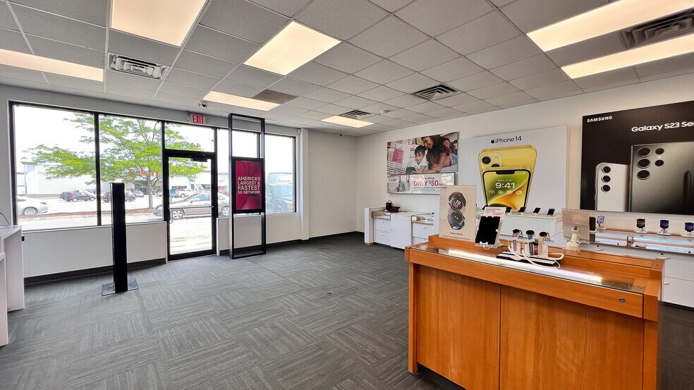 More Photos Of 4455-4457 N 72nd St, Omaha Storefront For Sale