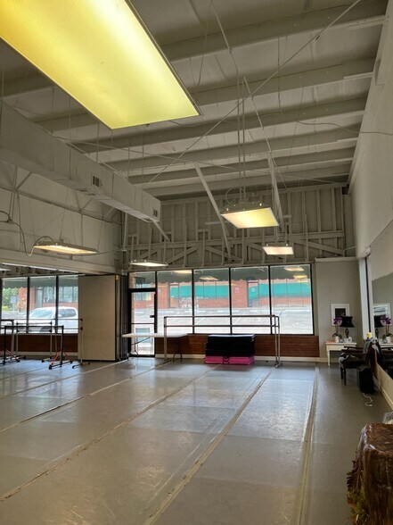 More Photos Of 2028 N Point Blvd, Tallahassee General Retail For Lease