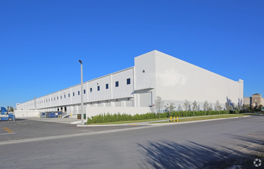 More Photos Of 12950 NW 17th St, Miami Warehouse For Lease