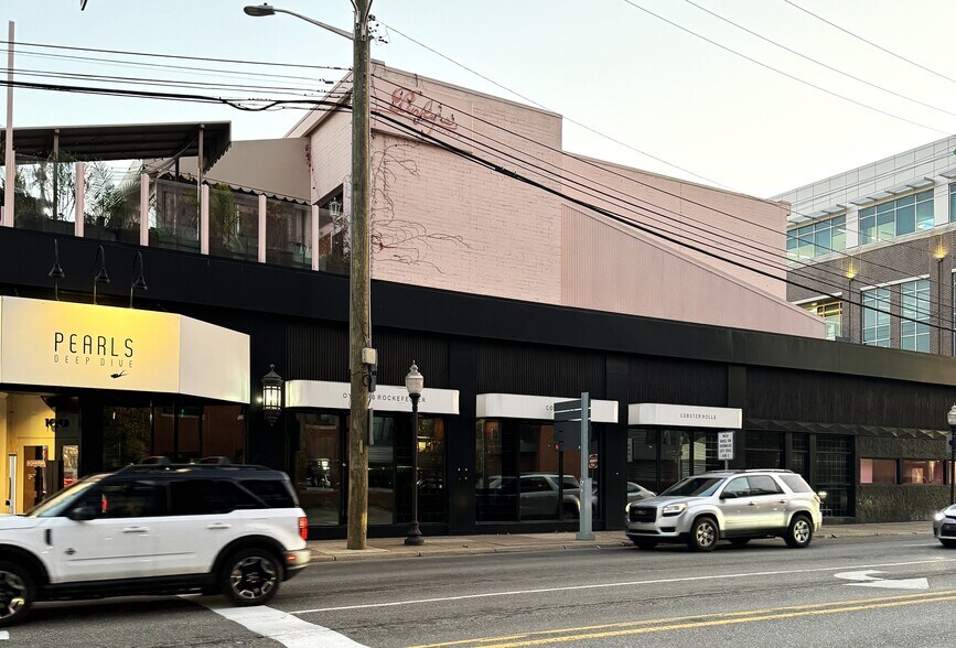 More Photos Of 100 S Main St, Royal Oak Restaurant For Lease