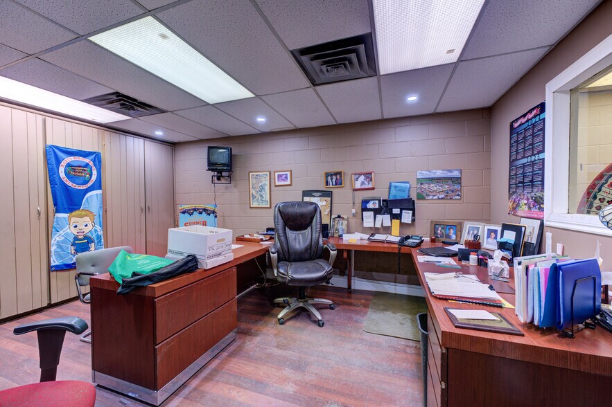 More Photos Of 9 Hawk St, Nanticoke Industrial For Sale