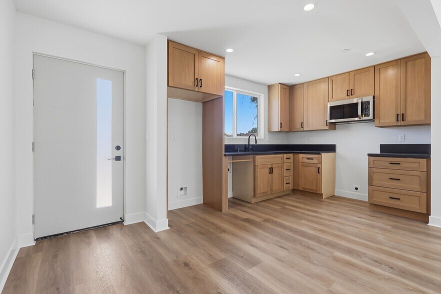 More Photos Of 1507 W 83rd St, Los Angeles Apartments For Sale