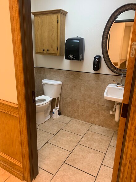 More Photos Of 1801 NW Cache Rd, Lawton Medical For Lease