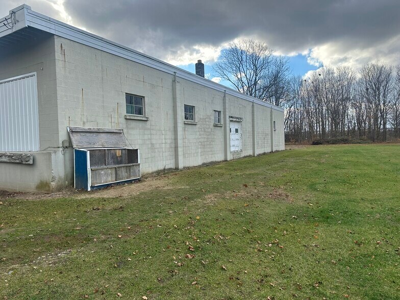 More Photos Of 57582 N Main St, Three Rivers Flex For Lease