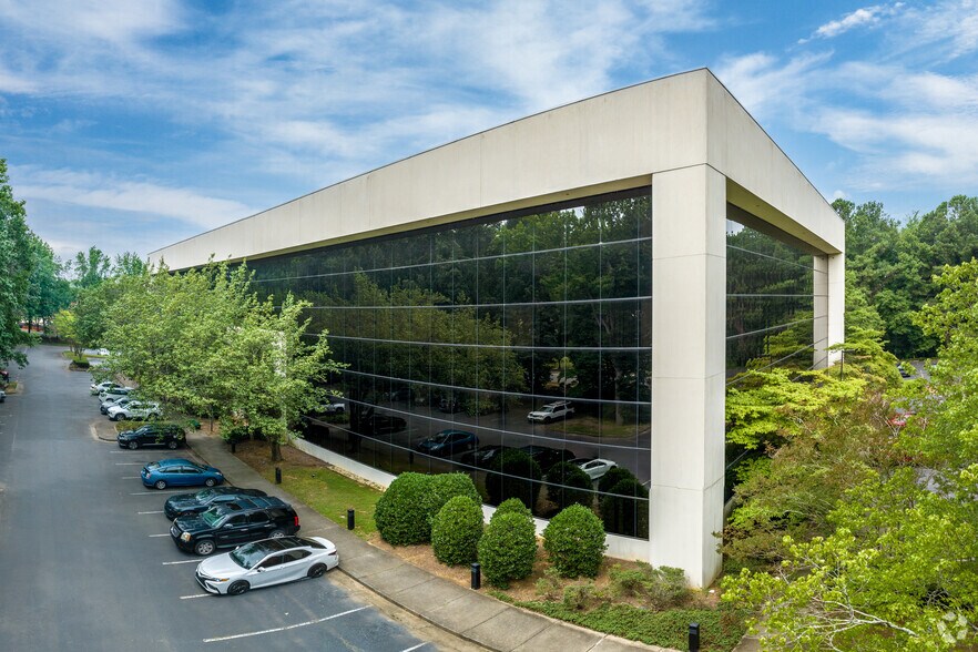 More Photos Of 5855 Executive Center Dr, Charlotte Unknown For Lease