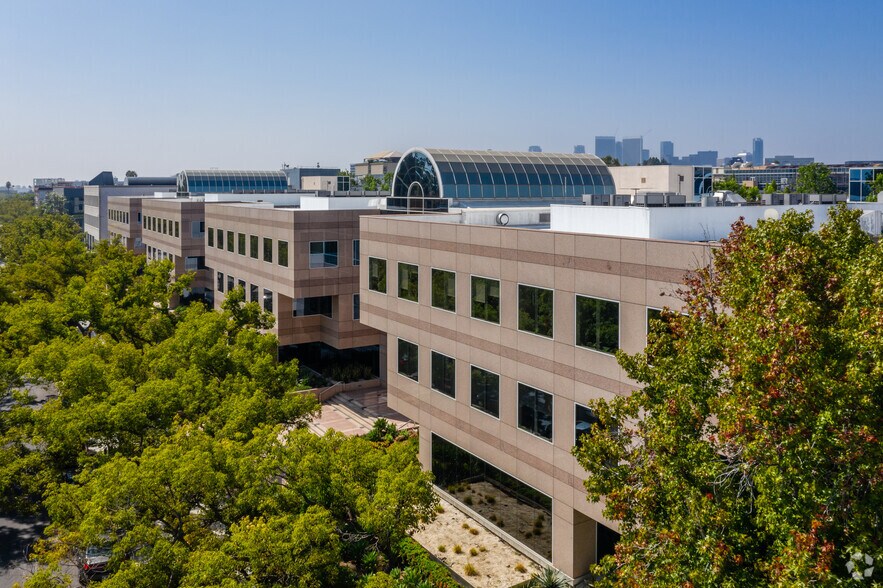 Primary Photo Of 345 N Maple Dr, Beverly Hills Office For Lease