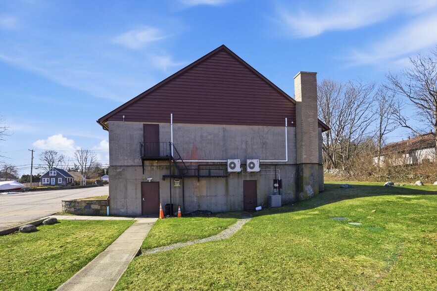 More Photos Of 81 Sprague St, Portsmouth Specialty For Sale