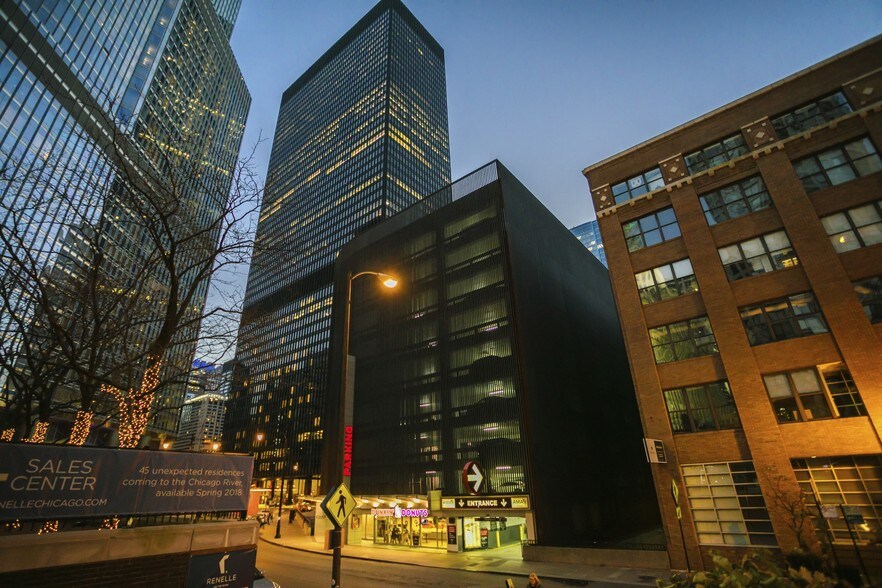 More Photos Of 401 N State St, Chicago Specialty For Sale