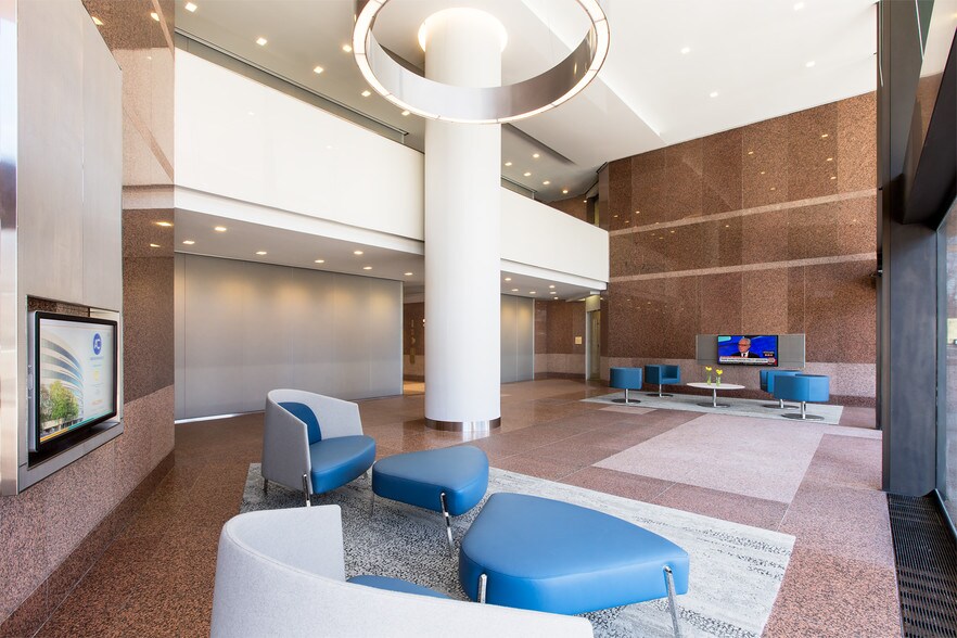 More Photos Of 8300 Boone Blvd, Vienna Office For Lease