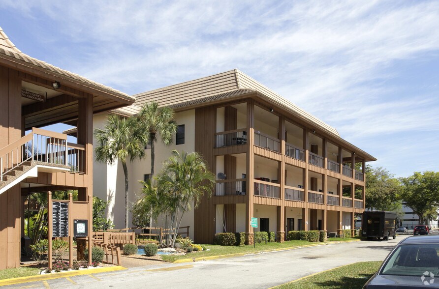 Primary Photo Of 7800 W Oakland Park Blvd, Sunrise Medical For Sale