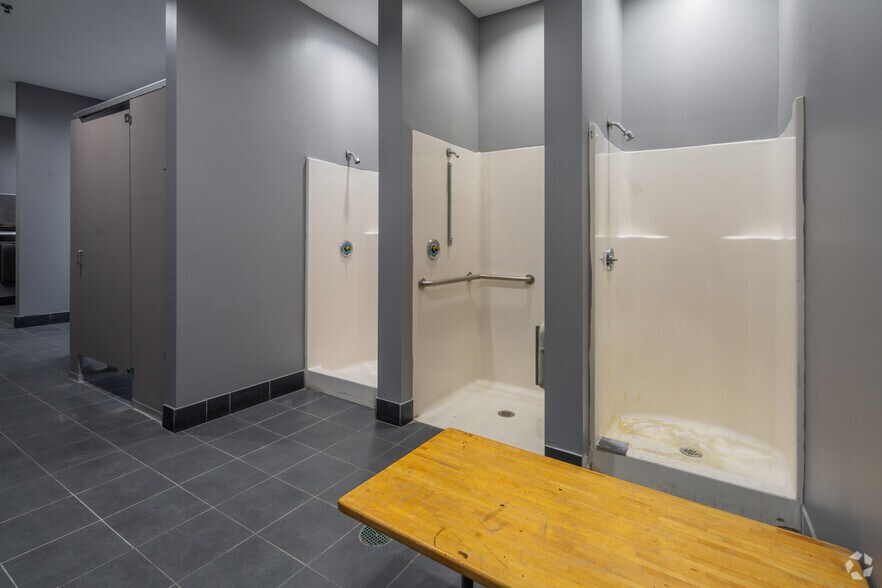 More Photos Of 10120 Fischer Rd, Von Ormy Distribution For Sale