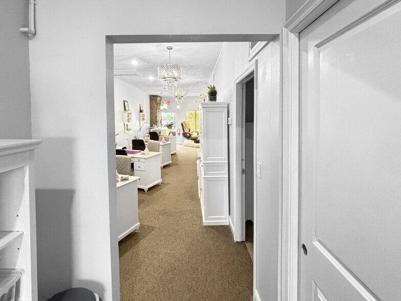 More Photos Of 3366 Stringfellow Rd, Saint James City Office For Sale