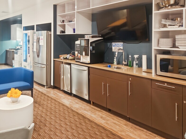 More Photos Of 885 W Georgia St, Vancouver Coworking Space